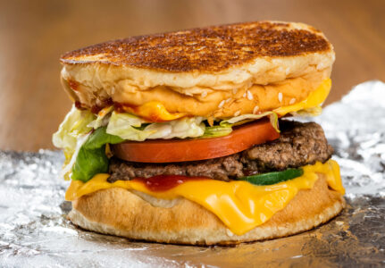 Patty con queso derretido