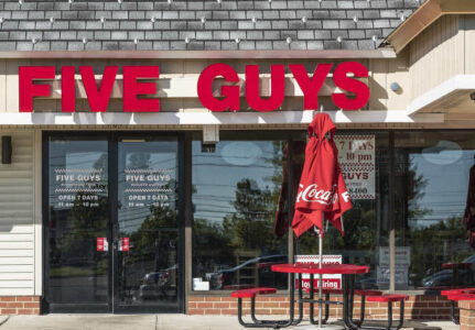 Exterior del restaurante Five Guys