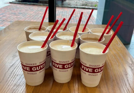 Varios batidos Five Guys